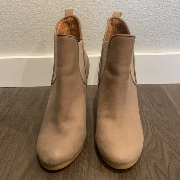 ASO Lydia Martin Coach Farah Ankle Booties - Picture 4 of 7